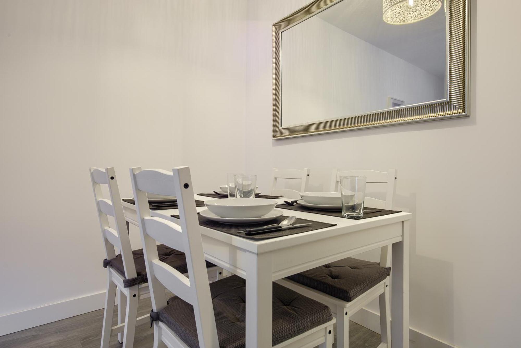 Apartamento San Isidro อัลกาลาเดเอนาเรส ภายนอก รูปภาพ